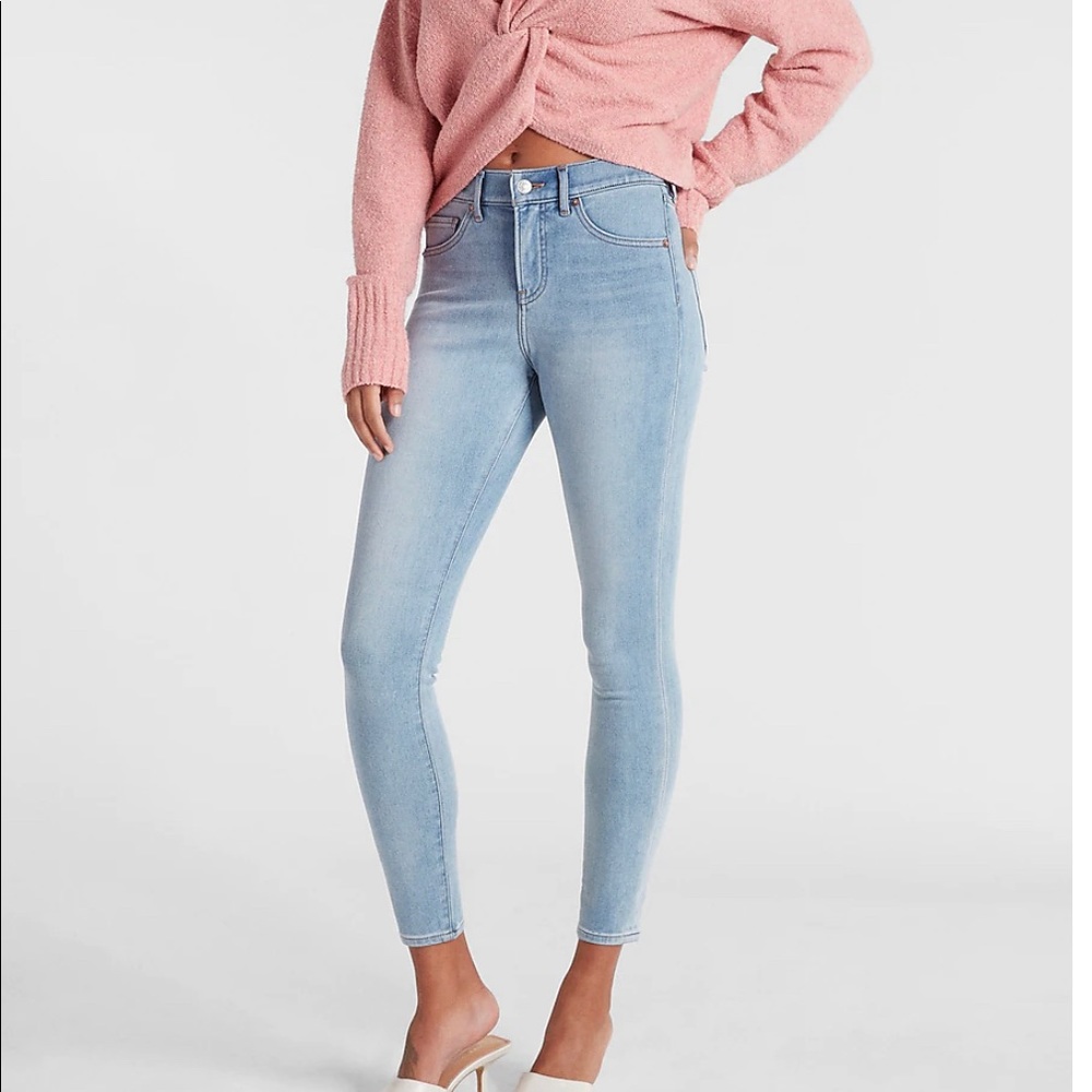 NWOT Express Ultimate cropped leggings high rise.